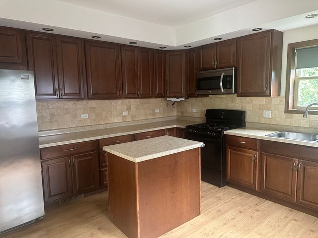 16W031 91ST Street, Burr Ridge, IL 60527