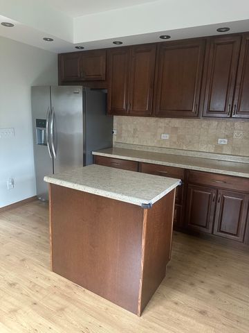 16W031 91ST Street, Burr Ridge, IL 60527