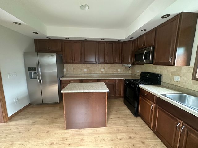 16W031 91ST Street, Burr Ridge, IL 60527
