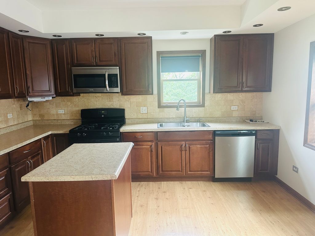 16W031 91ST Street, Burr Ridge, IL 60527 — photo 5