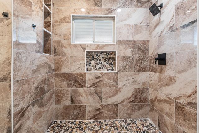 5167 E Dwight Way, Fresno, CA 93727