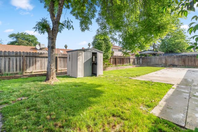 5167 E Dwight Way, Fresno, CA 93727