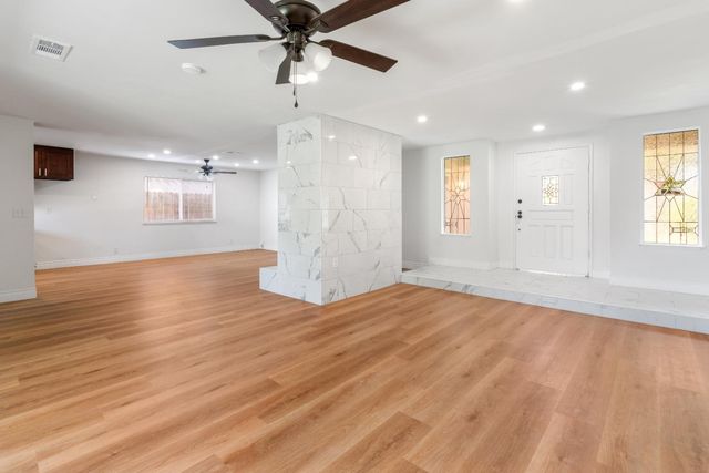 5167 E Dwight Way, Fresno, CA 93727