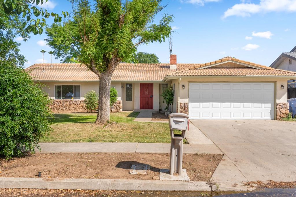 5167 E Dwight Way, Fresno, CA 93727