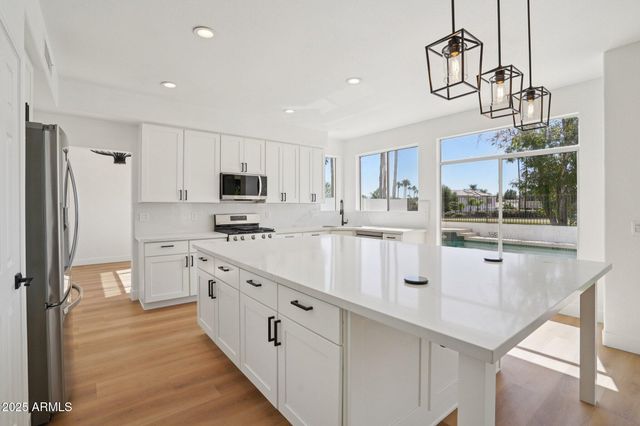 5953 W AURORA Drive, Glendale, AZ 85308