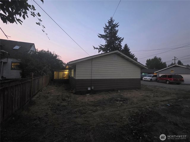 214 s 52nd Street, Tacoma, WA 98408