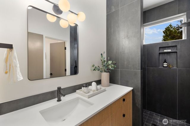 3307 S Hanford Street, Seattle, WA 98144