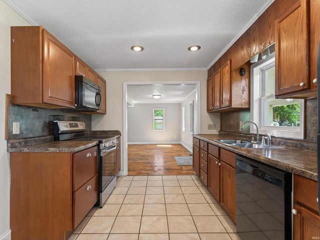 3918 Woodhill Drive, Fort Wayne, IN 46804