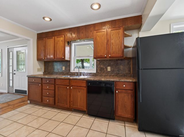 3918 Woodhill Drive, Fort Wayne, IN 46804