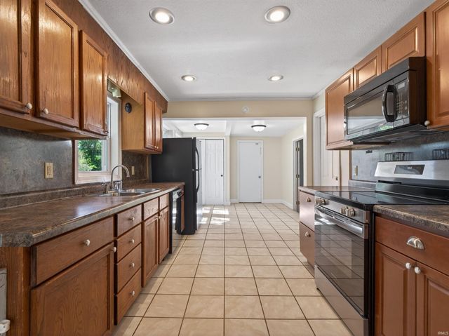 3918 Woodhill Drive, Fort Wayne, IN 46804