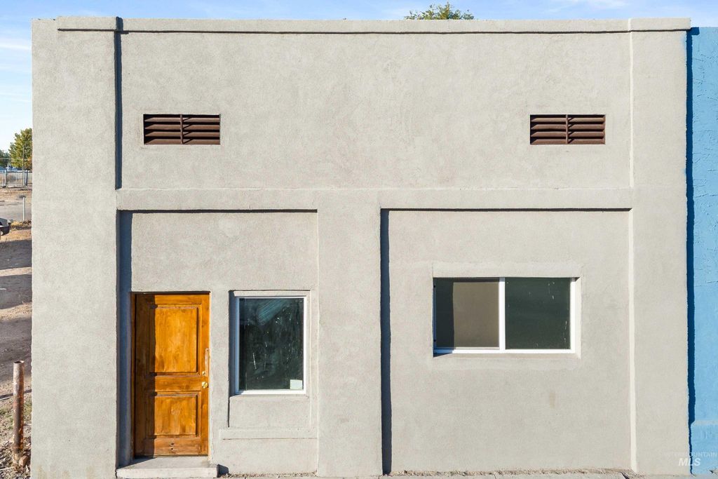 105 E Idaho St, Paul, ID 83350