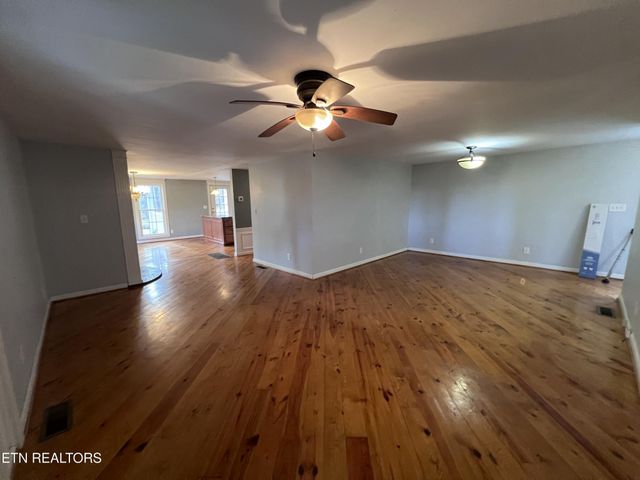 1028 Kennedy Rd, Jamestown, TN 38556