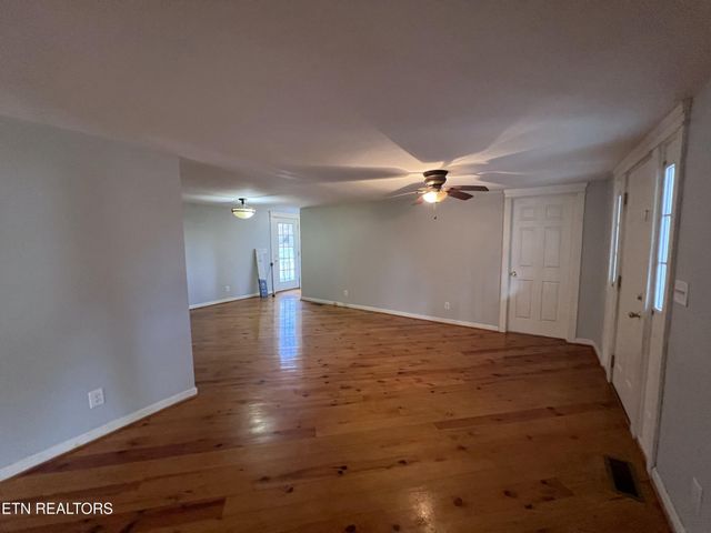 1028 Kennedy Rd, Jamestown, TN 38556