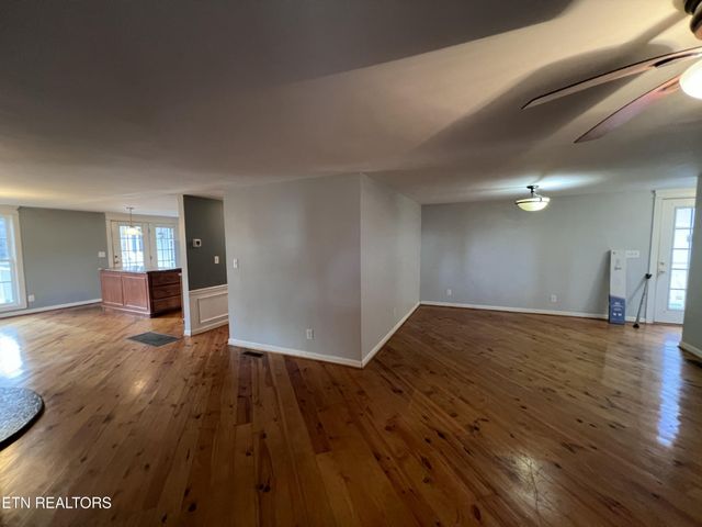 1028 Kennedy Rd, Jamestown, TN 38556