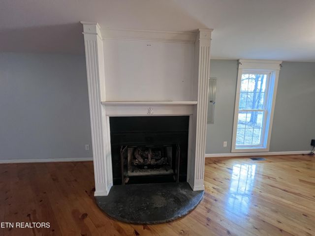 1028 Kennedy Rd, Jamestown, TN 38556