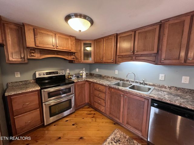 1028 Kennedy Rd, Jamestown, TN 38556