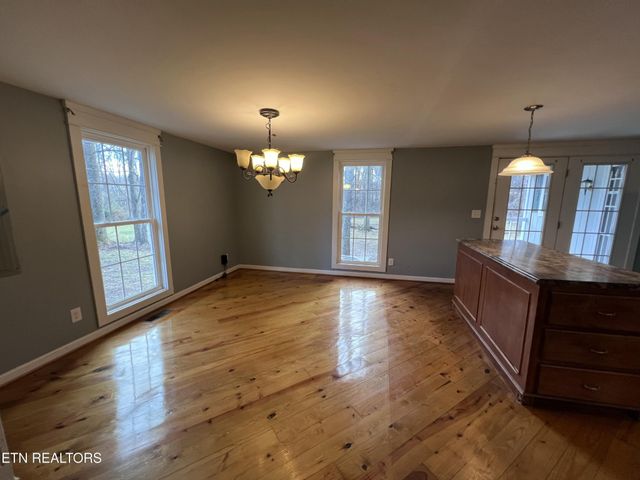 1028 Kennedy Rd, Jamestown, TN 38556