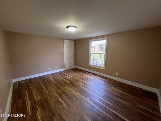 1028 Kennedy Rd, Jamestown, TN 38556