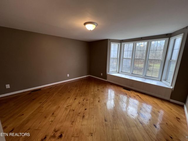 1028 Kennedy Rd, Jamestown, TN 38556