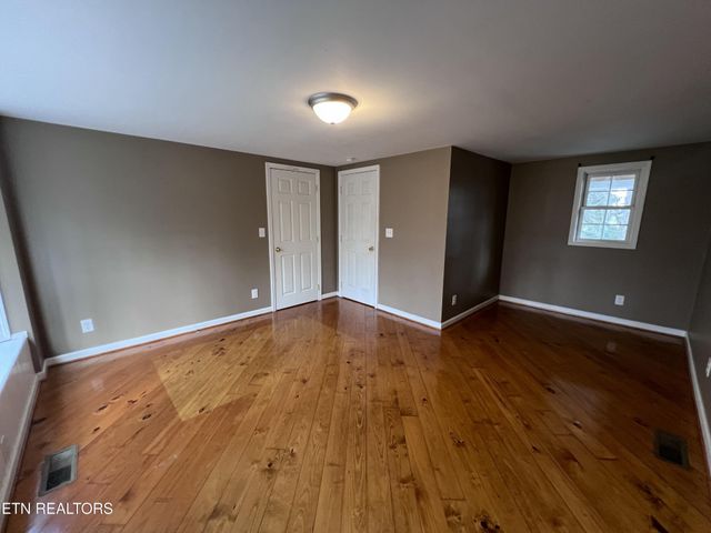 1028 Kennedy Rd, Jamestown, TN 38556