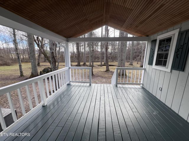 1028 Kennedy Rd, Jamestown, TN 38556