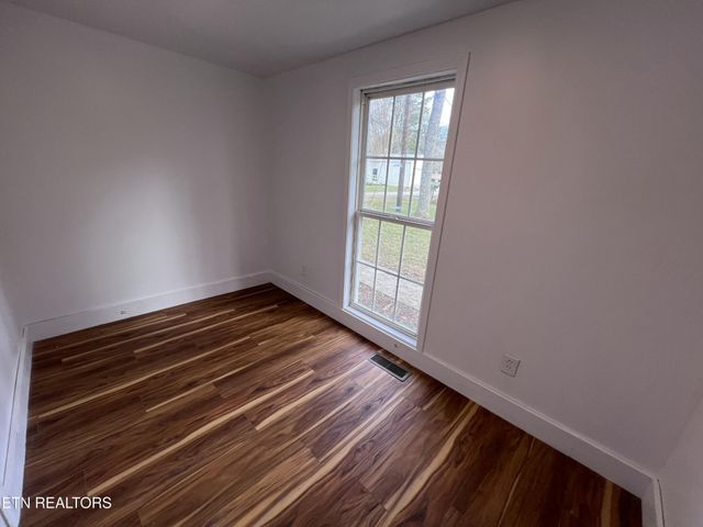 1028 Kennedy Rd, Jamestown, TN 38556