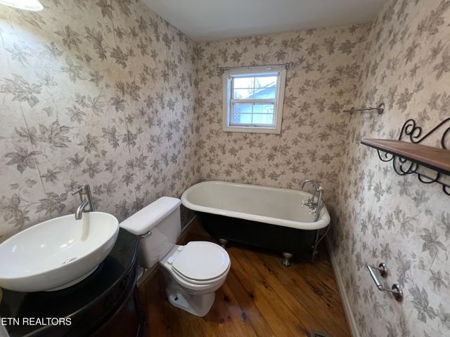 1028 Kennedy Rd, Jamestown, TN 38556