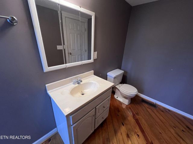 1028 Kennedy Rd, Jamestown, TN 38556