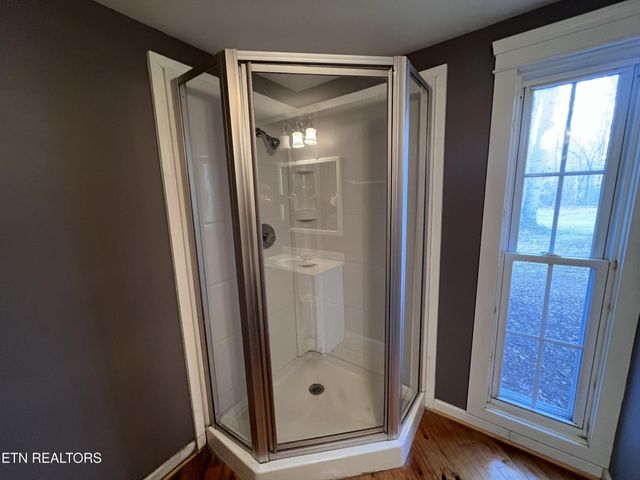 1028 Kennedy Rd, Jamestown, TN 38556