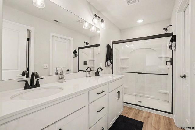 17543 Potter Street, Bennington, NE 68007