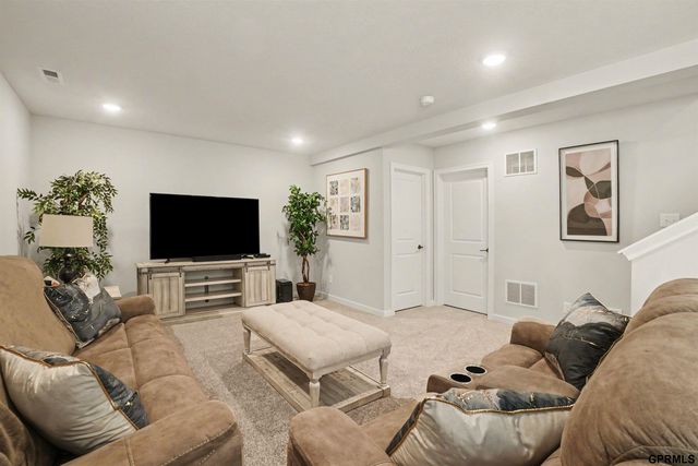 17543 Potter Street, Bennington, NE 68007