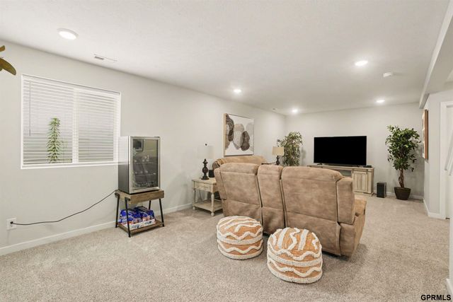 17543 Potter Street, Bennington, NE 68007