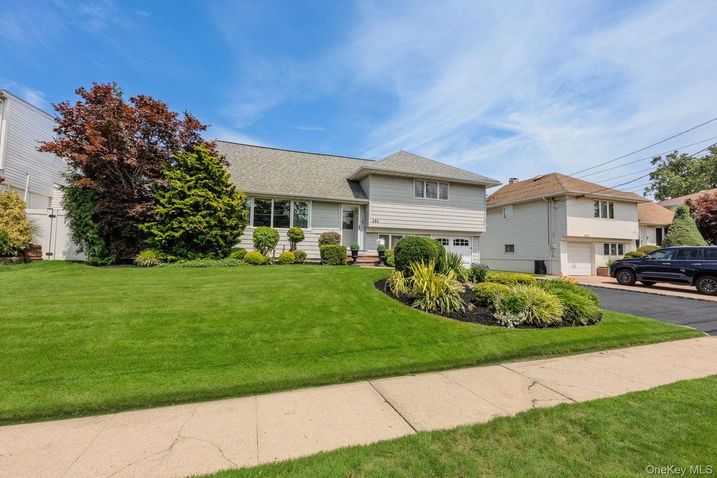 286 E Lexington Avenue, Oceanside, NY 11572 — exterior