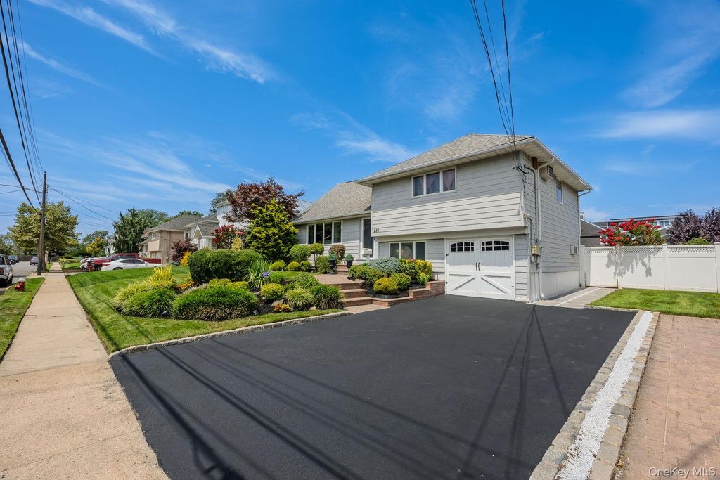 286 E Lexington Avenue, Oceanside, NY 11572 — photo 2