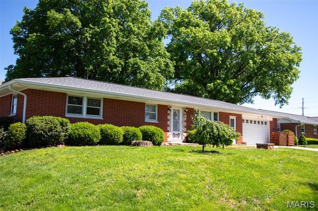 609 Willow Lane, Waterloo, IL 62298