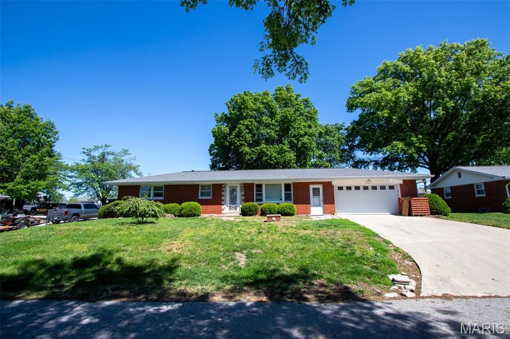 609 Willow Lane, Waterloo, IL 62298