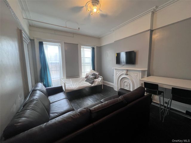 4 Brevoort Place, Brooklyn, NY 11216