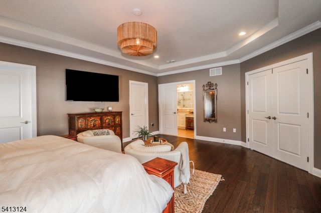 80 Van Cleef Dr, Readington Twp., NJ 08889