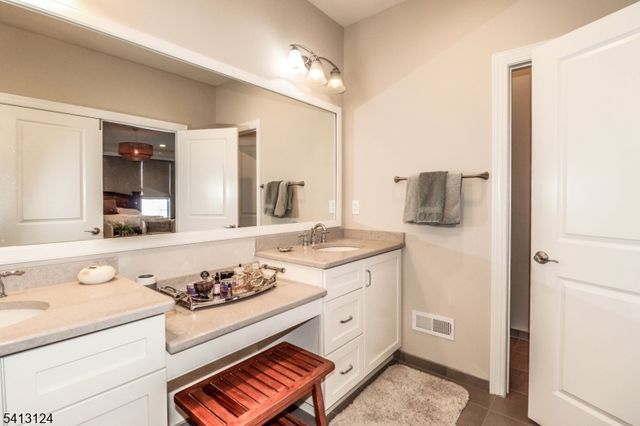 80 Van Cleef Dr, Readington Twp., NJ 08889