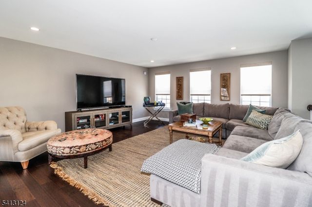 80 Van Cleef Dr, Readington Twp., NJ 08889