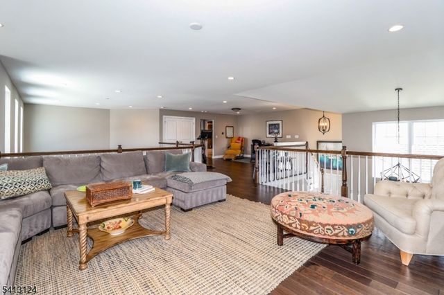 80 Van Cleef Dr, Readington Twp., NJ 08889