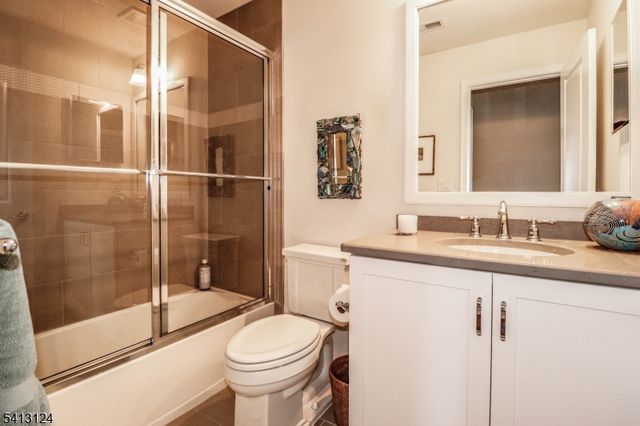 80 Van Cleef Dr, Readington Twp., NJ 08889