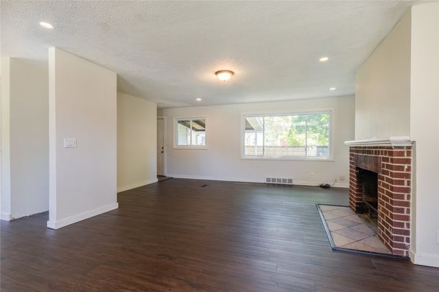195 East Parkway, Irondequoit, NY 14617