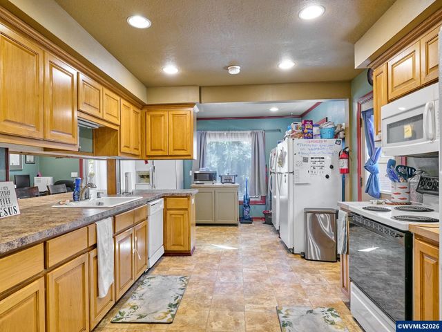 1145 Columbia St NE, Salem, OR 97301