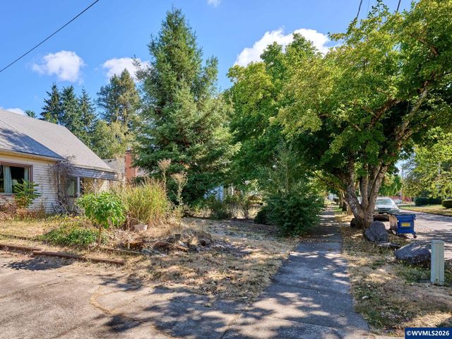 1145 Columbia St NE, Salem, OR 97301