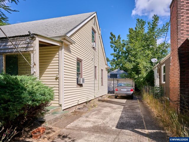 1145 Columbia St NE, Salem, OR 97301