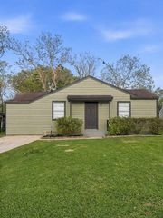 1308 N Rockisland Street, Angleton, TX 77515