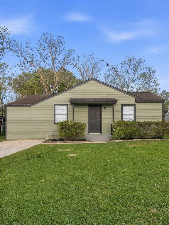 1308 N Rockisland Street, Angleton, TX 77515