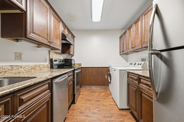 701 S College Road 116, Lafayette, LA 70503