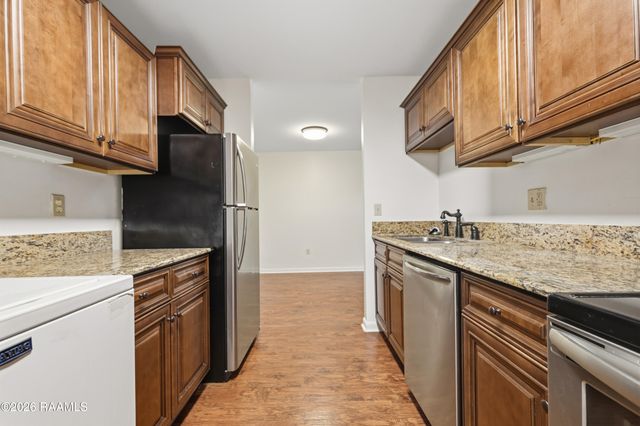 701 S College Road 116, Lafayette, LA 70503